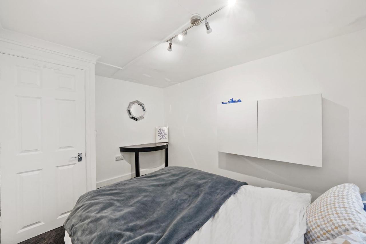 Modern One Bedroom Apartments In ブライトン エクステリア 写真